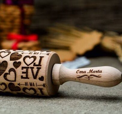 Rolo de macarrão para bater no noivo