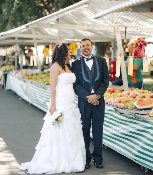 Feira no mercado para a noiva faminta